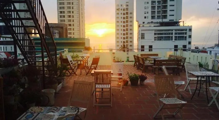 Birdnests Hotel Vinh Hai